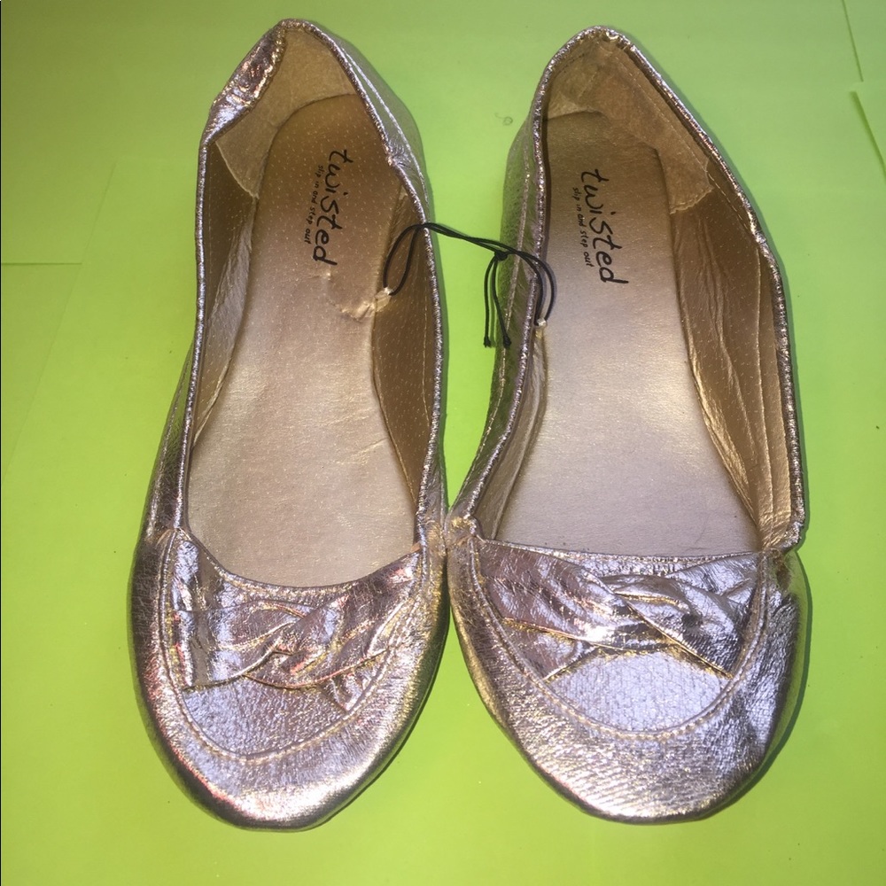 Flat shoes